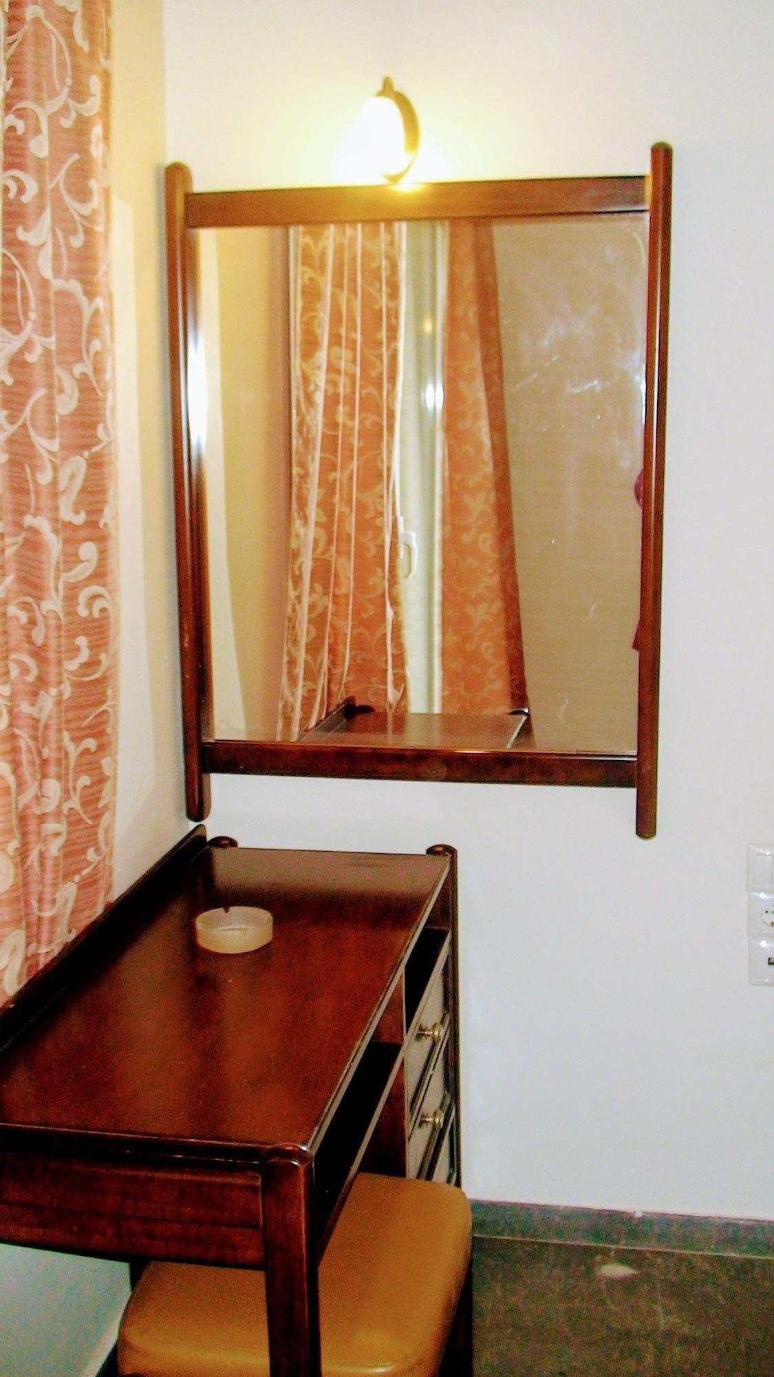 Ambrosia Hotel Малиа Экстерьер фото