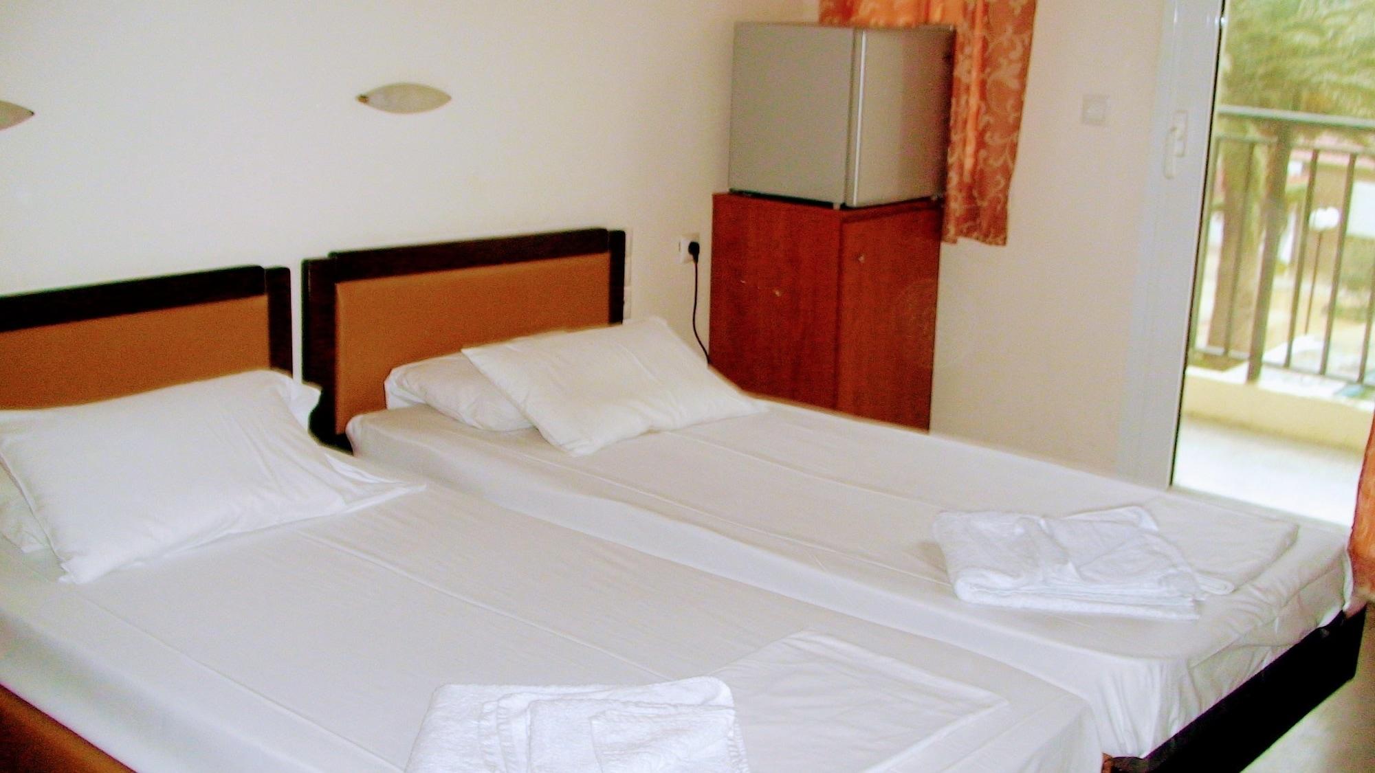 Ambrosia Hotel Малиа Экстерьер фото