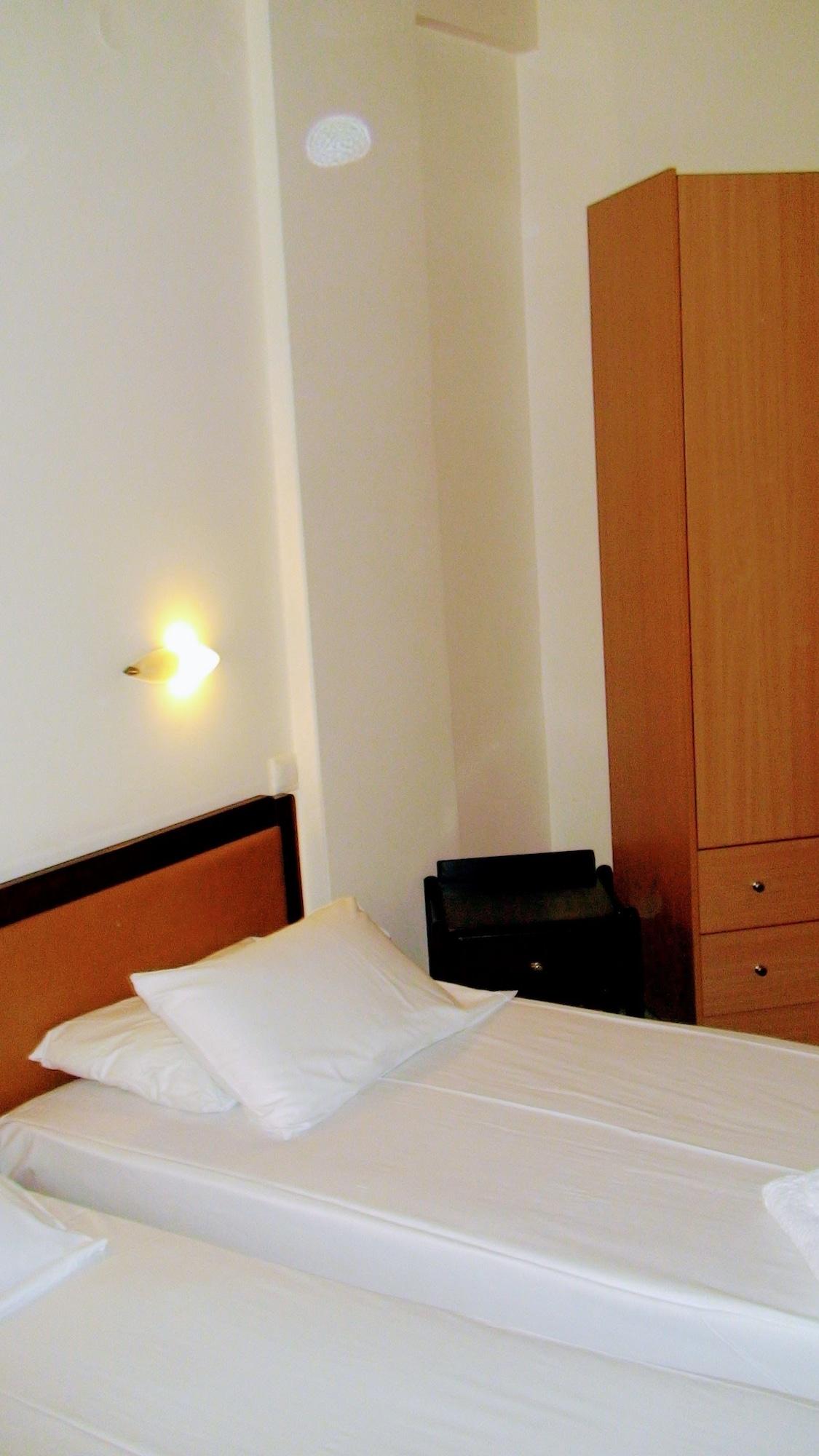 Ambrosia Hotel Малиа Экстерьер фото