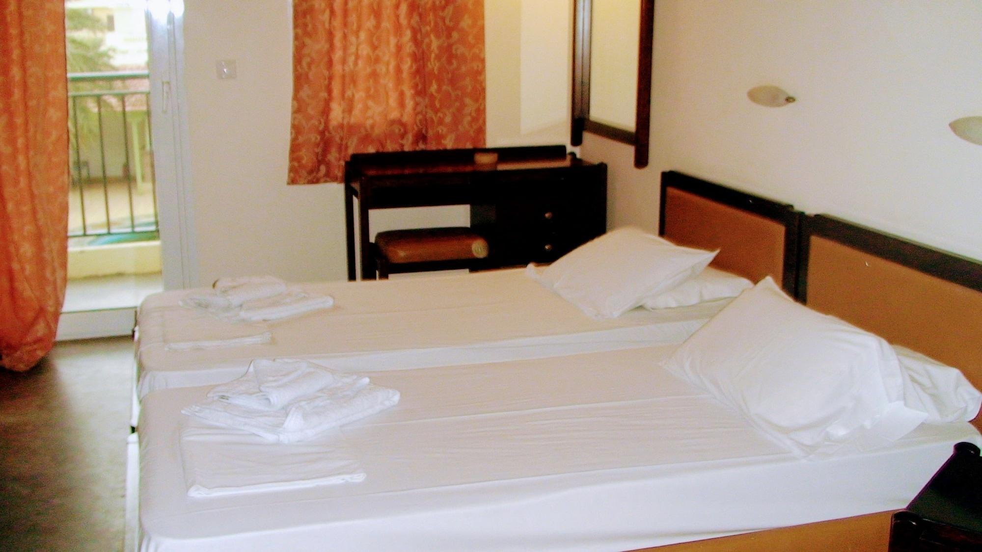 Ambrosia Hotel Малиа Экстерьер фото