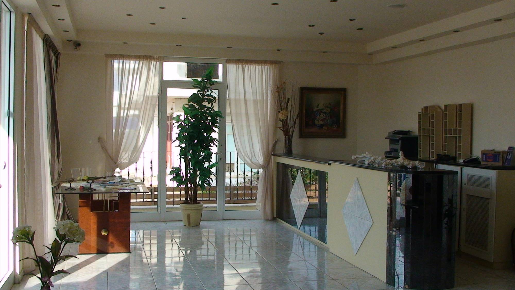 Ambrosia Hotel Малиа Экстерьер фото