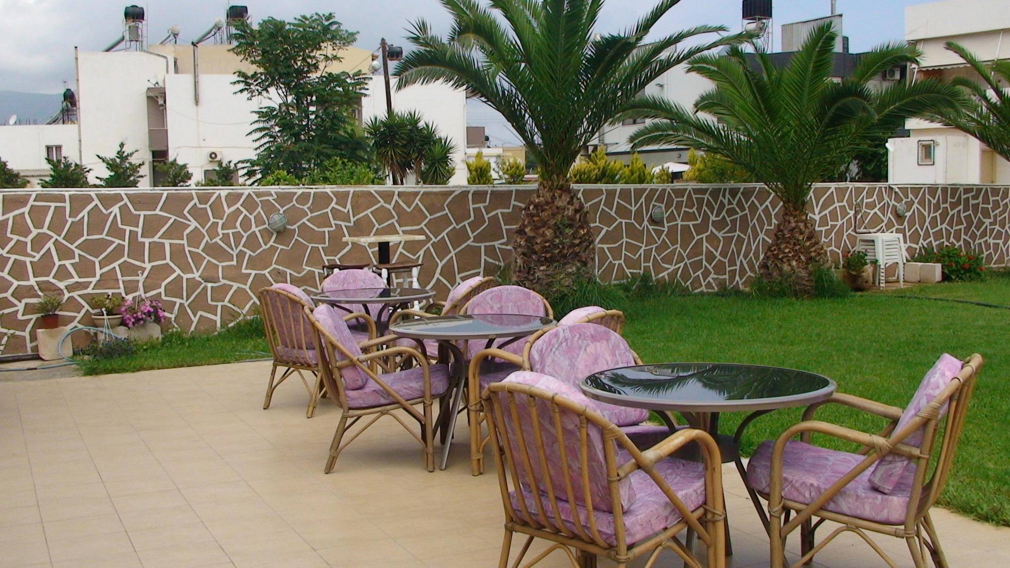 Ambrosia Hotel Малиа Экстерьер фото